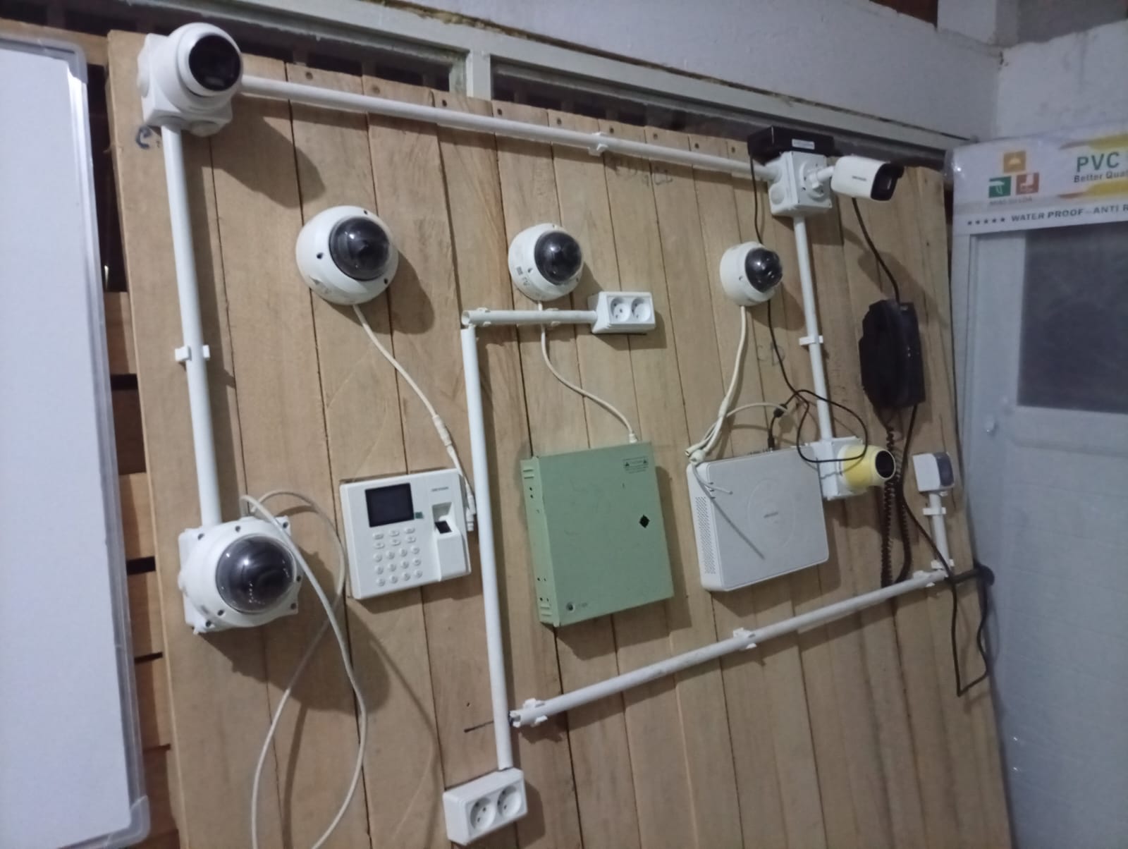 Showroom Nocturno — Equipamentos em Funcionamento
